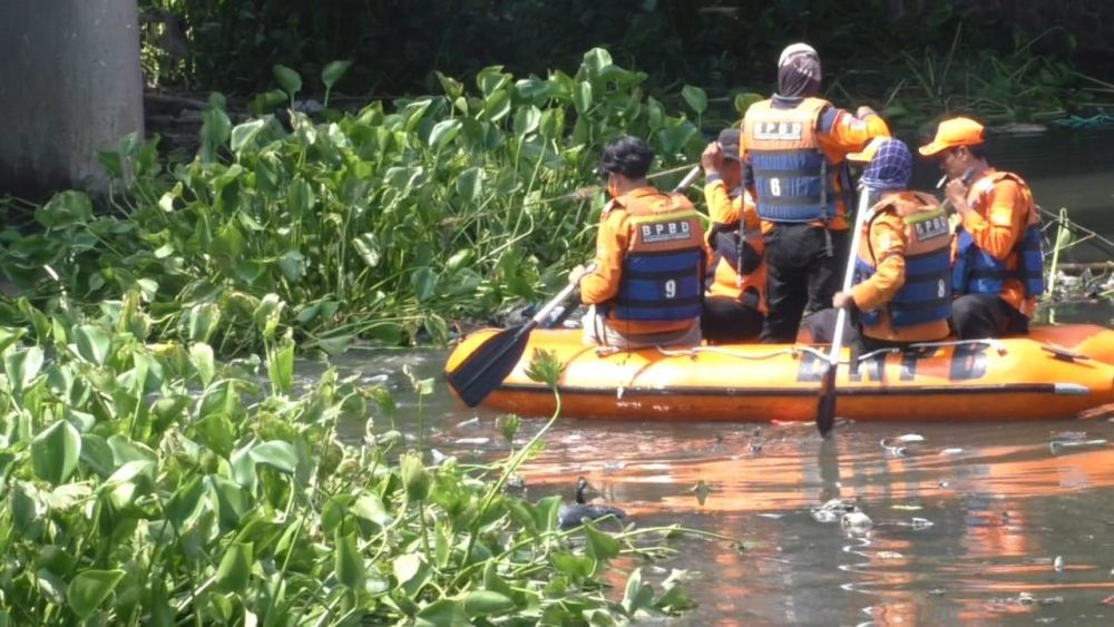 Eceng Gondok Penuhi Permukaan Sungai Cipager, Potensi Penyebab Banjir