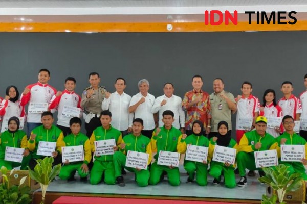 Edy Rahmayadi Serahkan Bonus SEA Games untuk Egy Maulana Vikri dkk