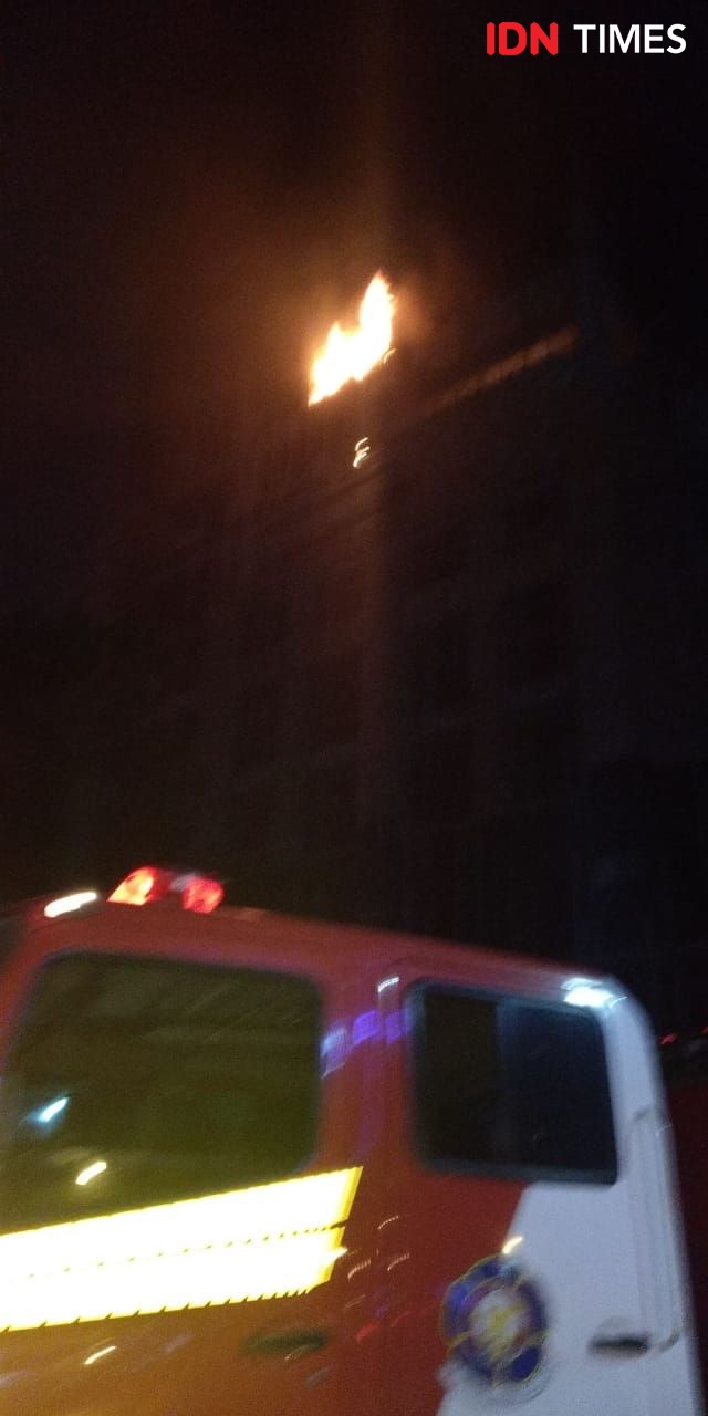Diduga Korsleting Listrik, Kebakaran Hanguskan 5 Lantai Hotel Tentrem
