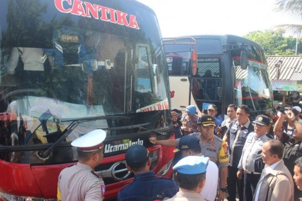 Tak Layak Jalan, Satu Unit Bus AKAP di Lamongan Diamankan Petugas