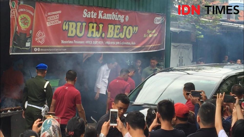 Akhir Pekan di Solo, Jokowi Makan Sate dan Jalan-Jalan di Mall