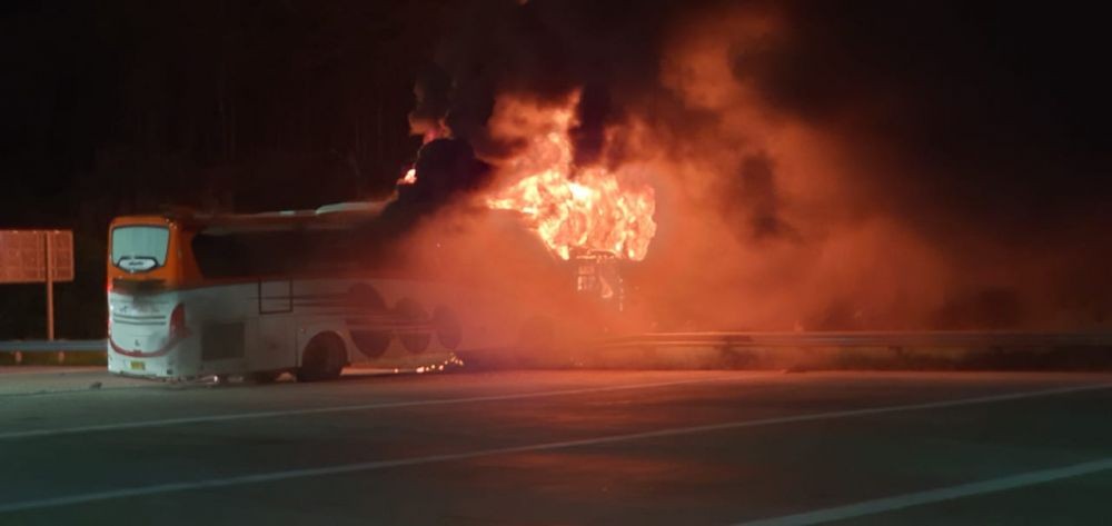 Bus Kramat Jati Terbakar di Kalikangkung, 10 Orang Mengalami Luka-luka