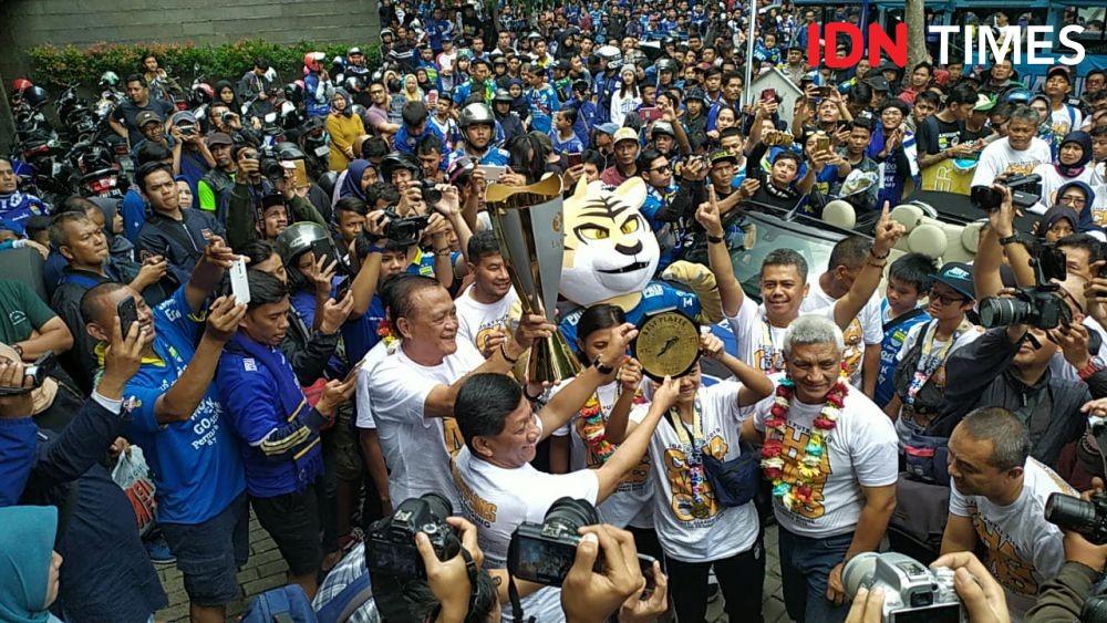 Persib Putri Juara, Ribuan Bobotoh Konvoi Keliling Bandung