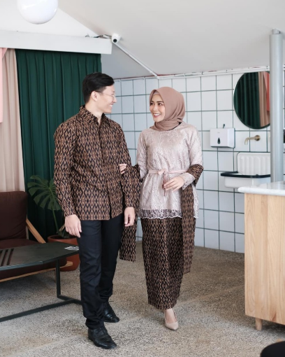 Serasi dan Kompak, 10 Referensi Kebaya Couple di Bawah Rp500 ribu
