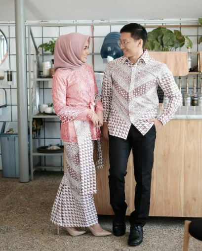 Serasi dan Kompak, 10 Referensi Kebaya Couple di Bawah Rp500 ribu