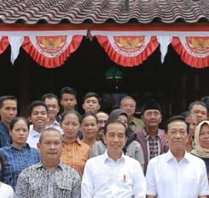 Jokowi Santap Ingkung Jawa di Bantul, Seperti Apa ya Rasanya? 