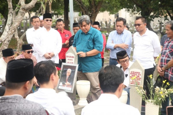 PDIP Tahlilan Taufiq Kiemas di TMP Kalibata, Megawati-Puan Tak Hadir