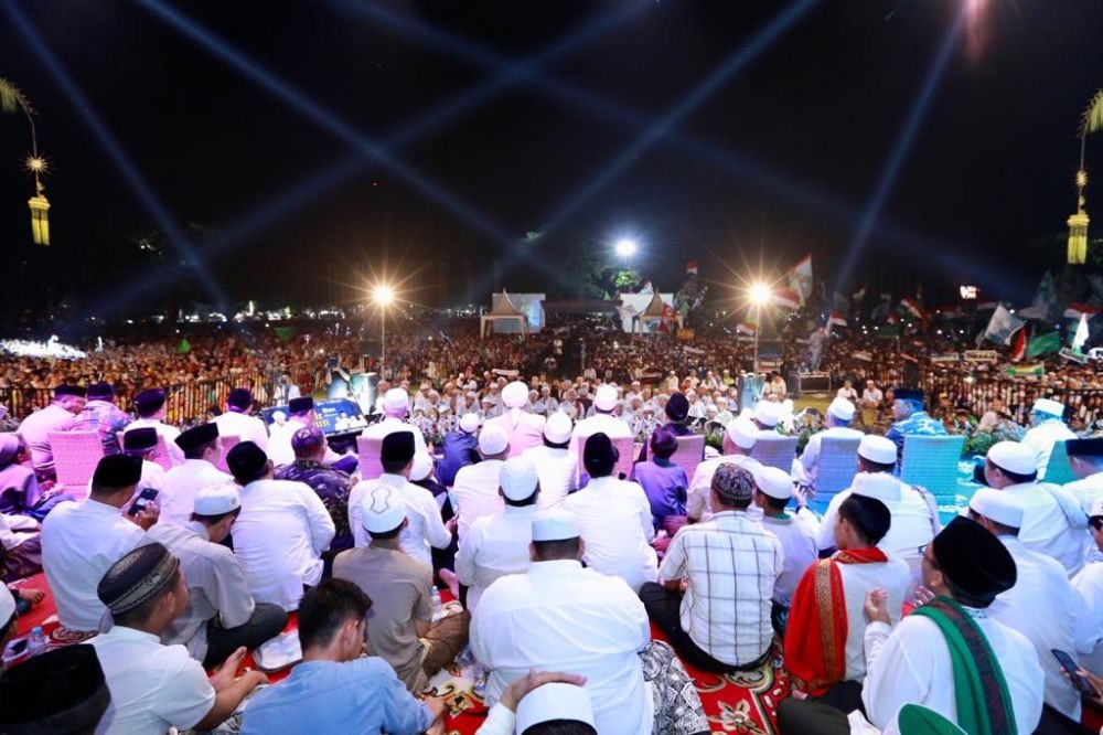 Ribuan Jemaah Rayakan Malam Tahun Baru di Banyuwangi dengan Berselawat