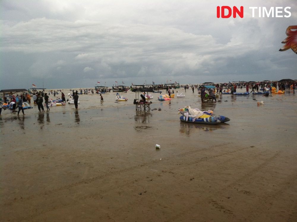 [FOTO] Indahnya Pantai Karang Jahe Rembang, Pas Untuk Libur Tahun Baru