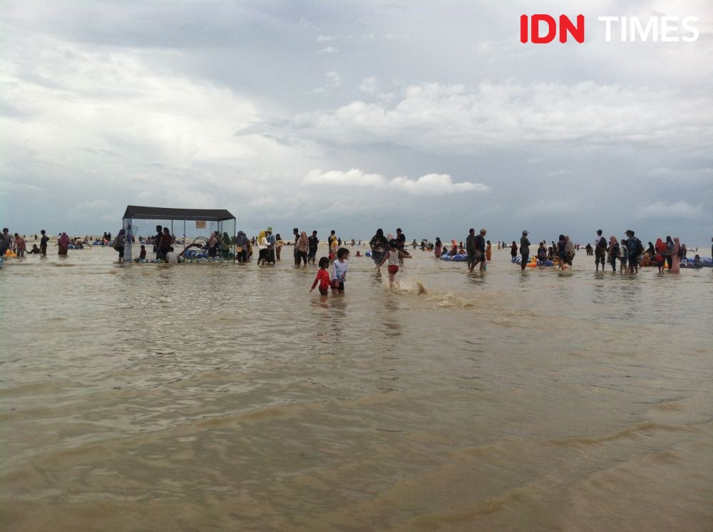 [FOTO] Indahnya Pantai Karang Jahe Rembang, Pas Untuk Libur Tahun Baru