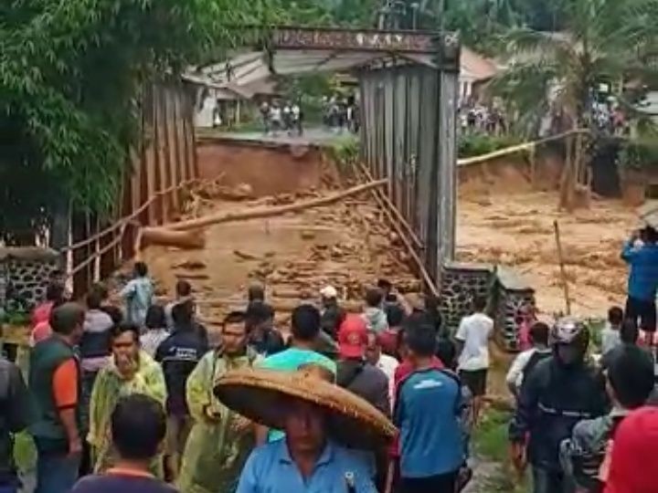 Penanganan Setengah Hati Bencana Banjir dan Tanah Longsor di Banten 