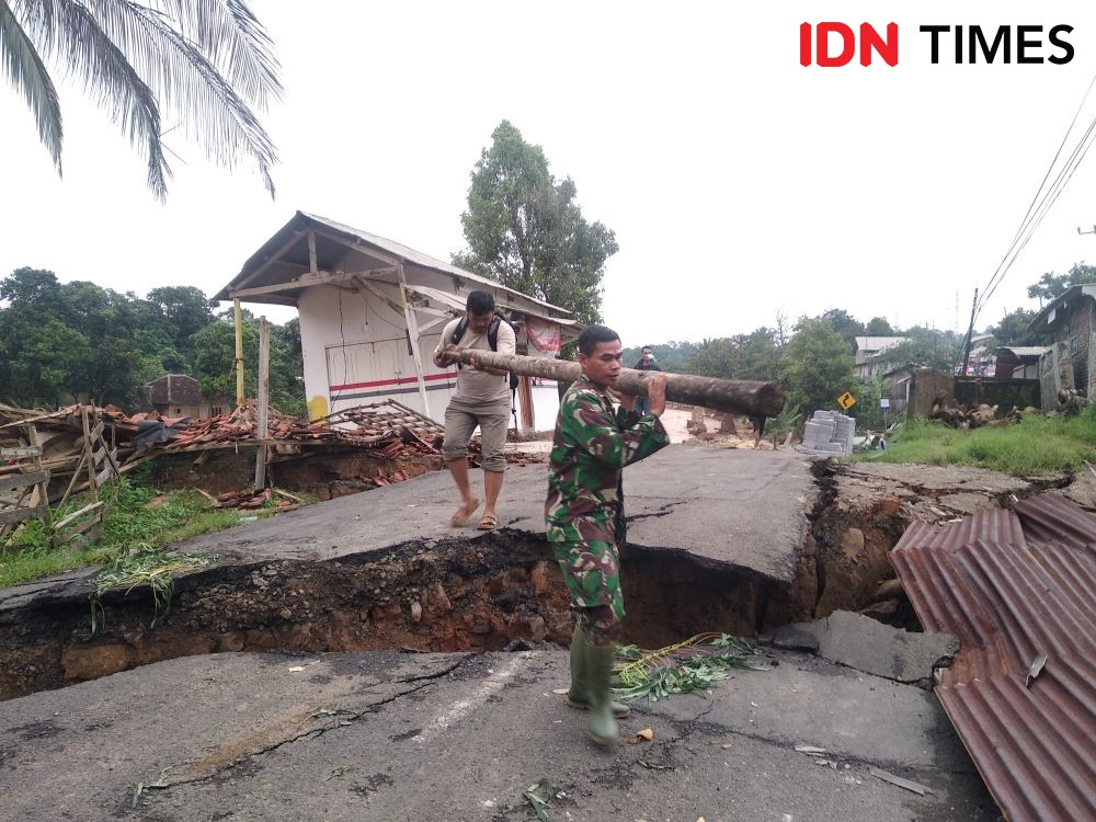 124 Gardu Listrik Rusak Akibat Diterjang Banjir Bandang di Lebak
