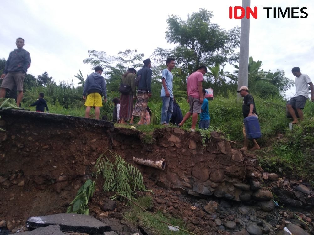 Bupati Iti Sebut Banjir Bandang di Lebak Akibat Gunung Halimun Gundul