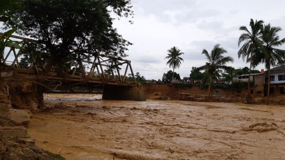 7 Jembatan di Lebak Putus Akibat Diterjang Banjir Bandang