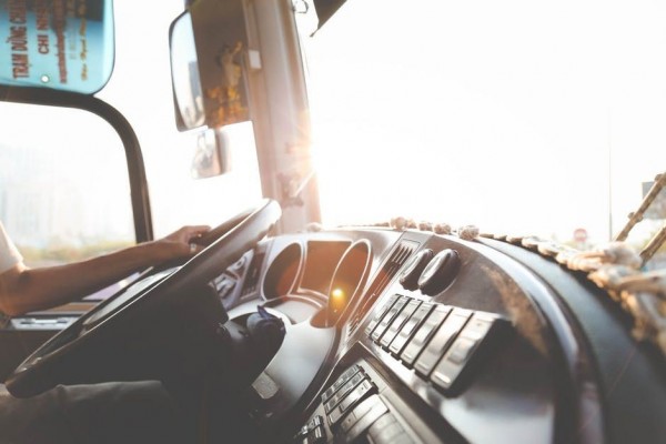5 Cara Menghilangkan Bau Rokok dalam Mobil