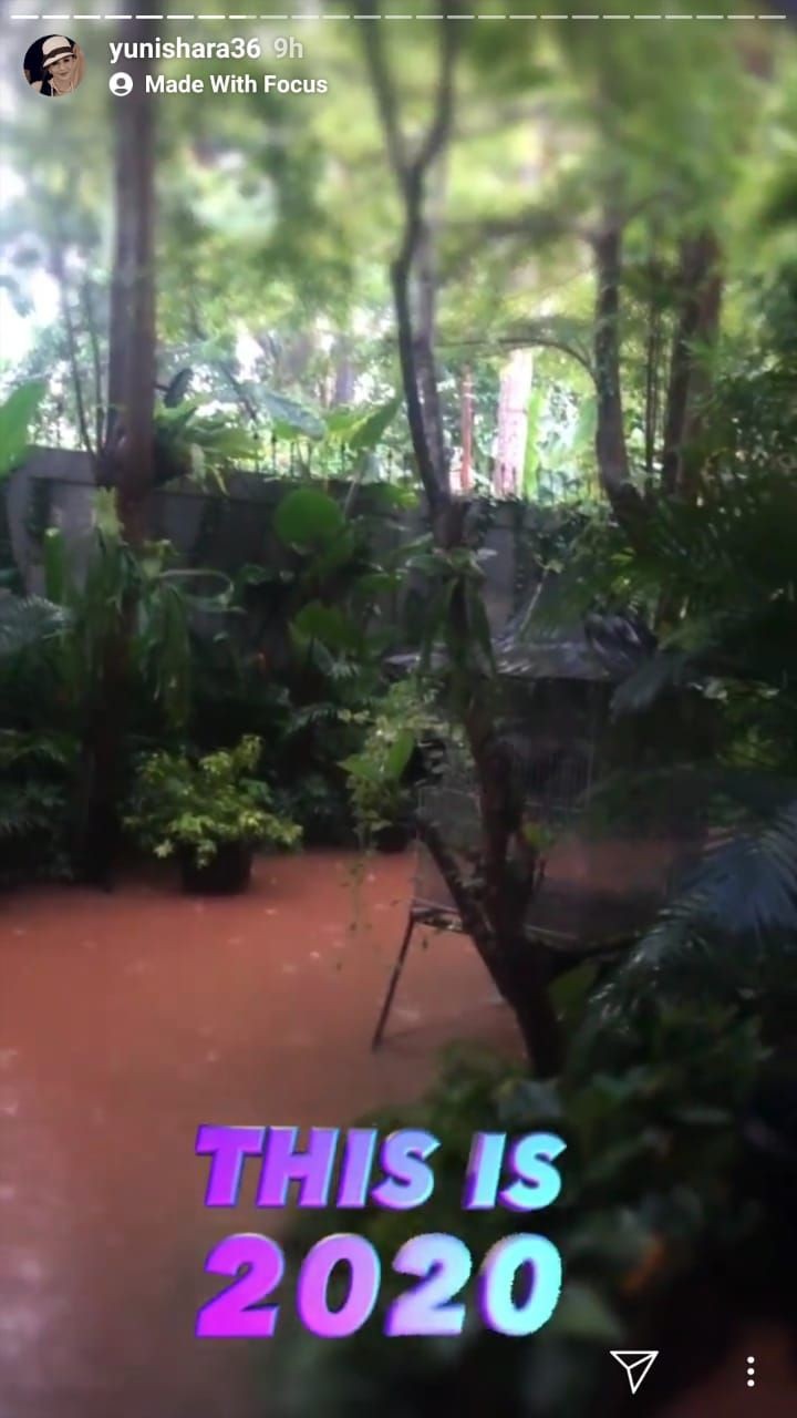 Ini 9 Potret Banjir di Rumah Mewah Yuni Shara