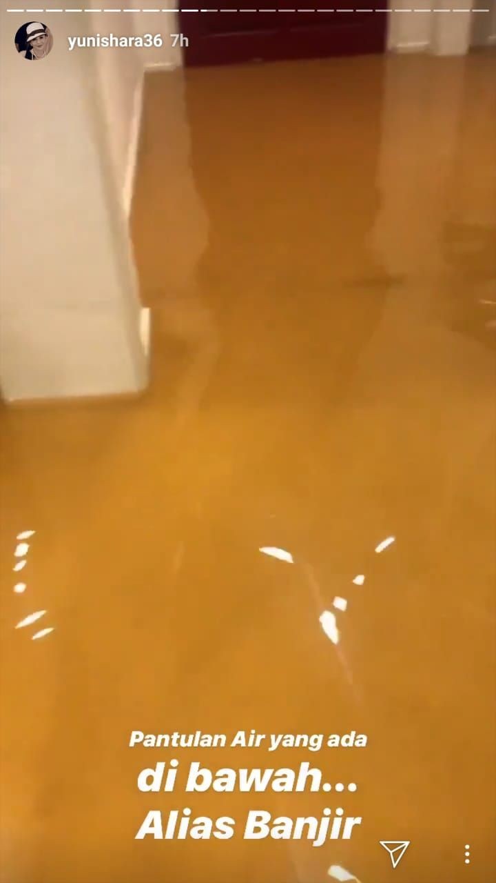 Ini 9 Potret Banjir di Rumah Mewah Yuni Shara