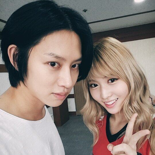 Akhirnya Jadian, 10 Momen PDKT Heechul SuJu & Momo TWICE yang Manis!