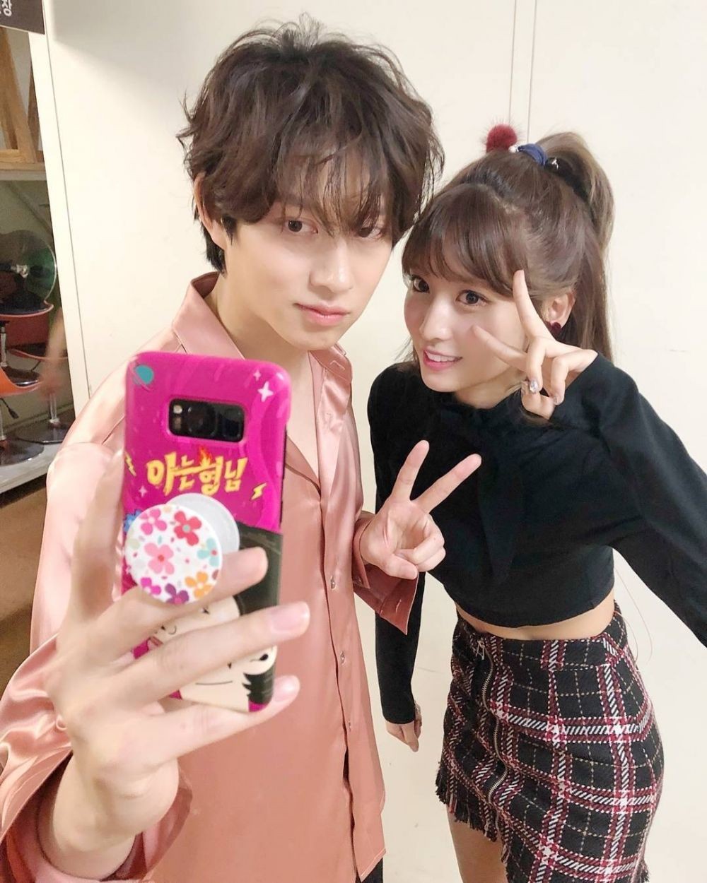 Akhirnya Jadian, 10 Momen PDKT Heechul SuJu & Momo TWICE yang Manis!