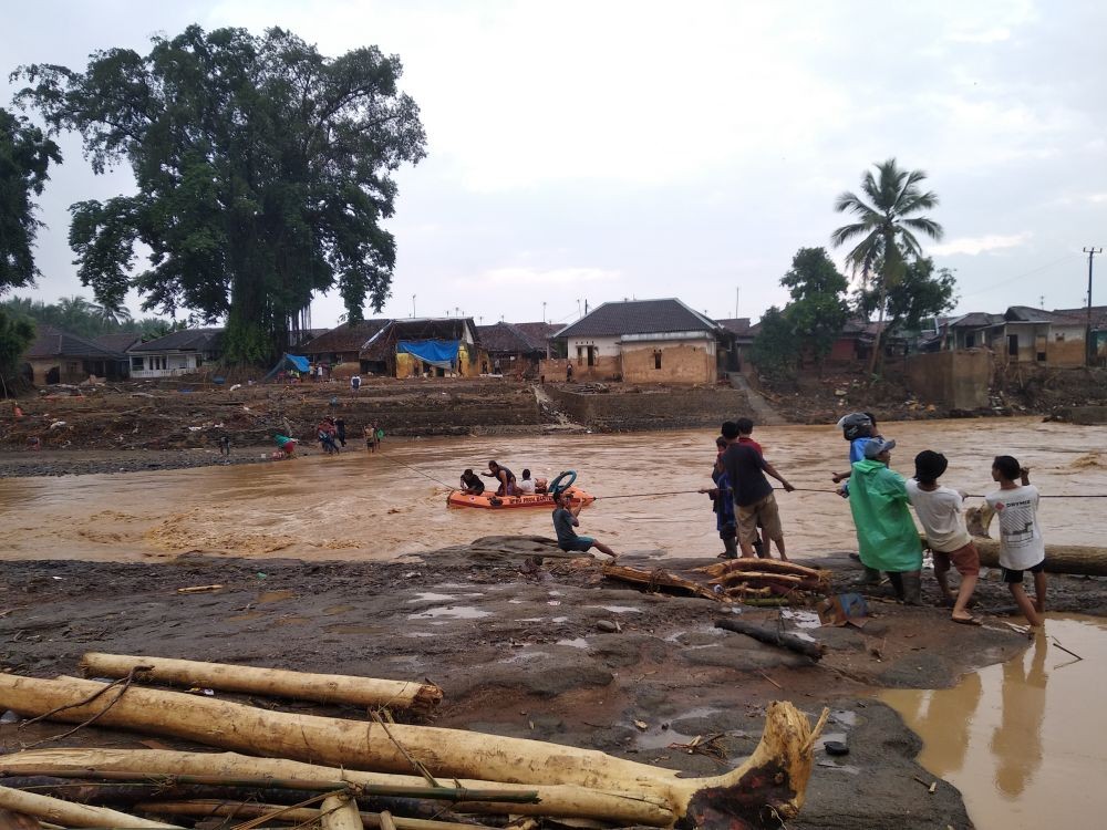 Banjir Lebak 3 Orang Meninggal dan 6 Lainnya Hilang Tertimbun Lonsor