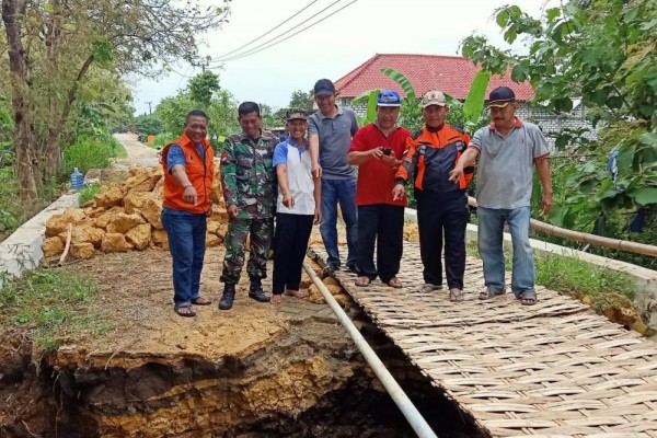 Banjir Bandang, Jembatan Penghubung Desa di Lamongan Terputus