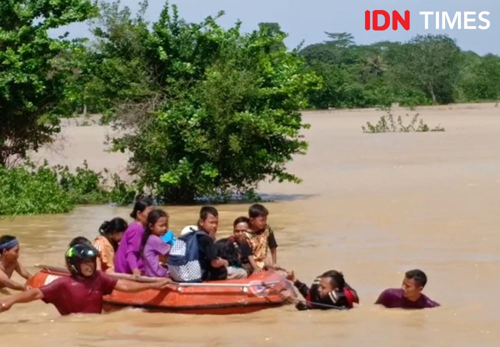 7 Cuplikan Video Banjir Jakarta dan Proses Evakuasi Dramatis