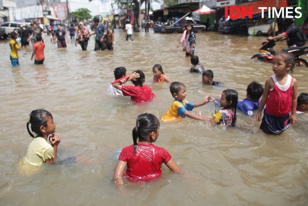 [FOTO] Kondisi Terkini Banjir yang Melanda Pemukiman di Tangerang