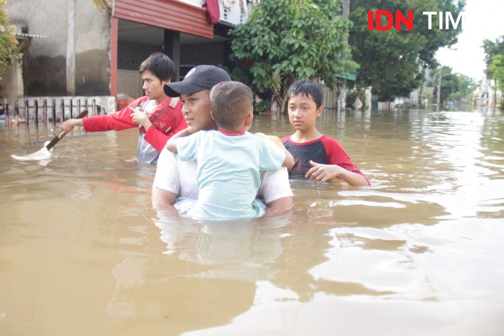 [FOTO] Kondisi Terkini Banjir yang Melanda Pemukiman di Tangerang