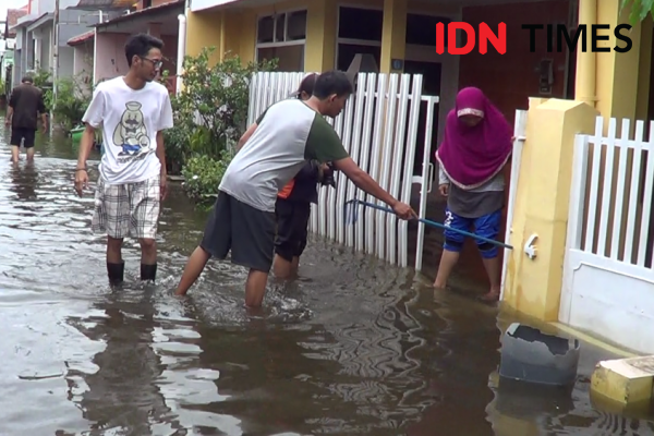 Selain Uang, 5 Hal Ini Bisa Kamu Berikan untuk Korban Banjir