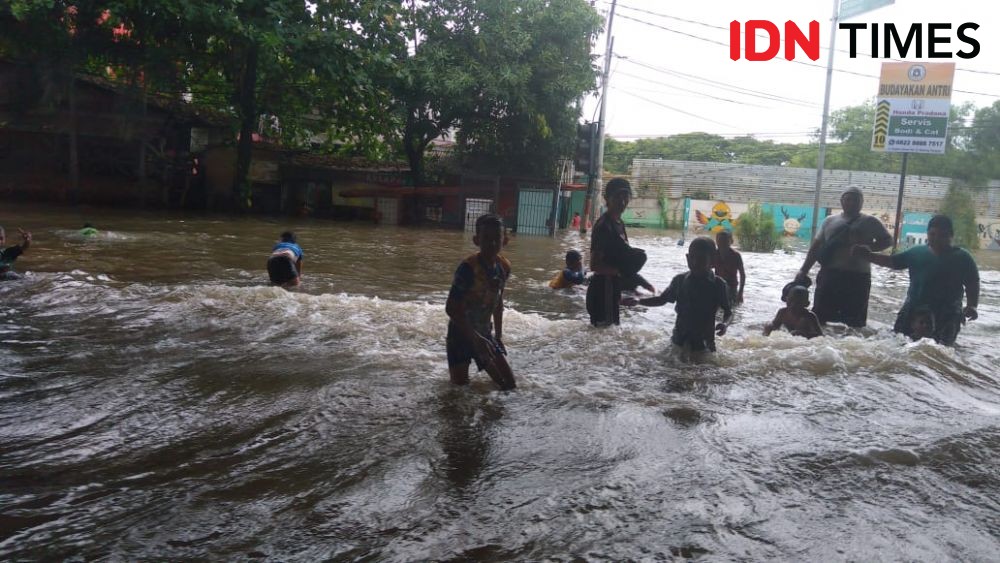 Bocah Hanyut Terseret Arus Sungai Kembali Terjadi di Bandung!