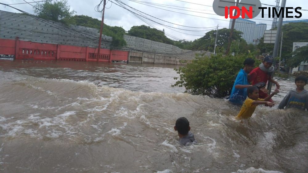 Hujan Deras dan Banjir, Ribuan Warga Subang Terpaksa Mengungsi 