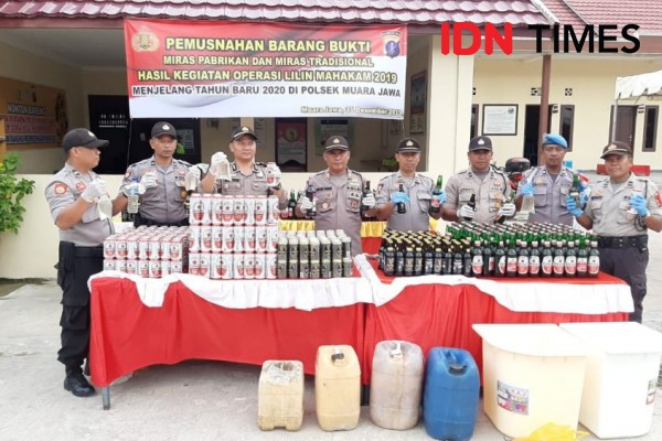 Polsek Muara Jawa Musnahkan Belasan Ribu Botol Miras