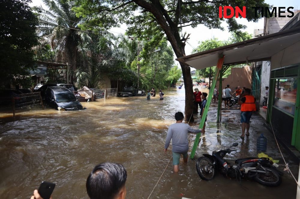 50 Rumah Terendam Banjir di Curug Tangerang, Warga Mengungsi