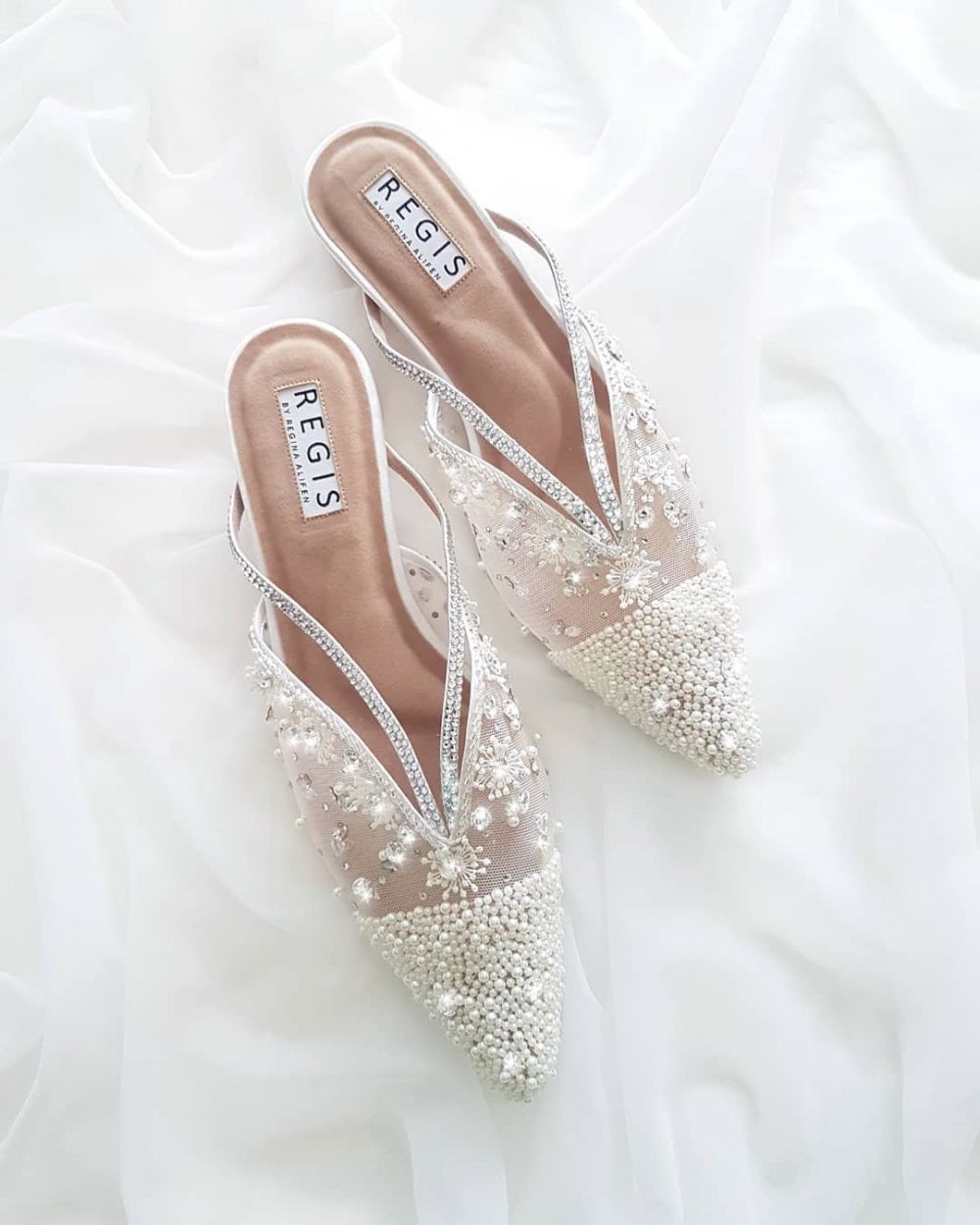 10 Sepatu  Pernikahan Artis Paling Memukau Bak Sepatu Kaca  Cinderella 