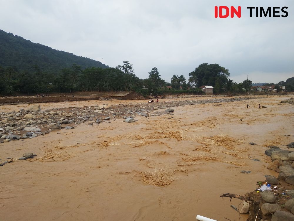 Tinjau Korban Banjir di Lebak, Menko PMK Cek Penyaluran Bantuan