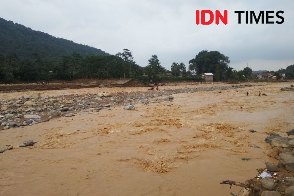 Tim SAR Temukan Satu Keluarga Meninggal Tertimbun Longsor di Lebak