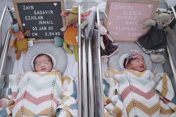20 Nama Bayi Kembar Perempuan Islami Beserta Artinya Detiklife