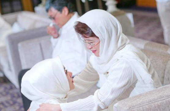 Kompak Nih, 10 Momen Kebersamaan Syahrini dan Mertua