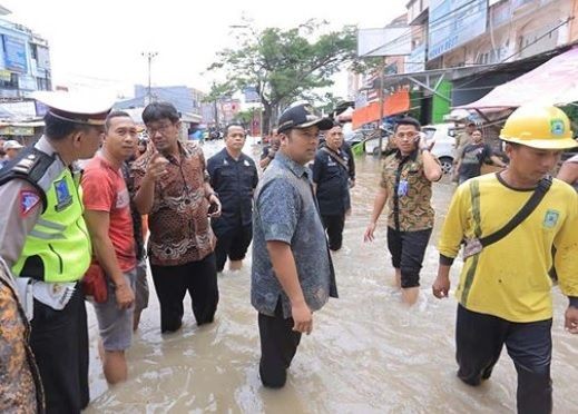 Genangan Pasca Hujan Picu Macet Parah di Kota Tangerang