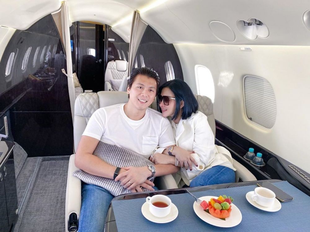Liburan ke Inggris dan Jepang, Syahrini Menemani Reino Pulang Kampung
