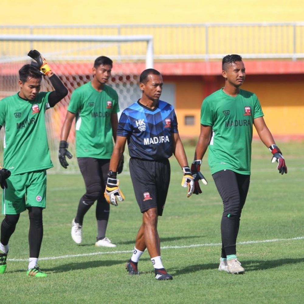 Kembali ke PSM sebagai Pelatih Kiper, Ini Rekam Jejak Hendro Kartiko