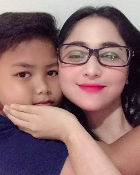 10 Momen Kedekatan Dewi Perssik dengan Gabriel Felice, So Sweet Abis!
