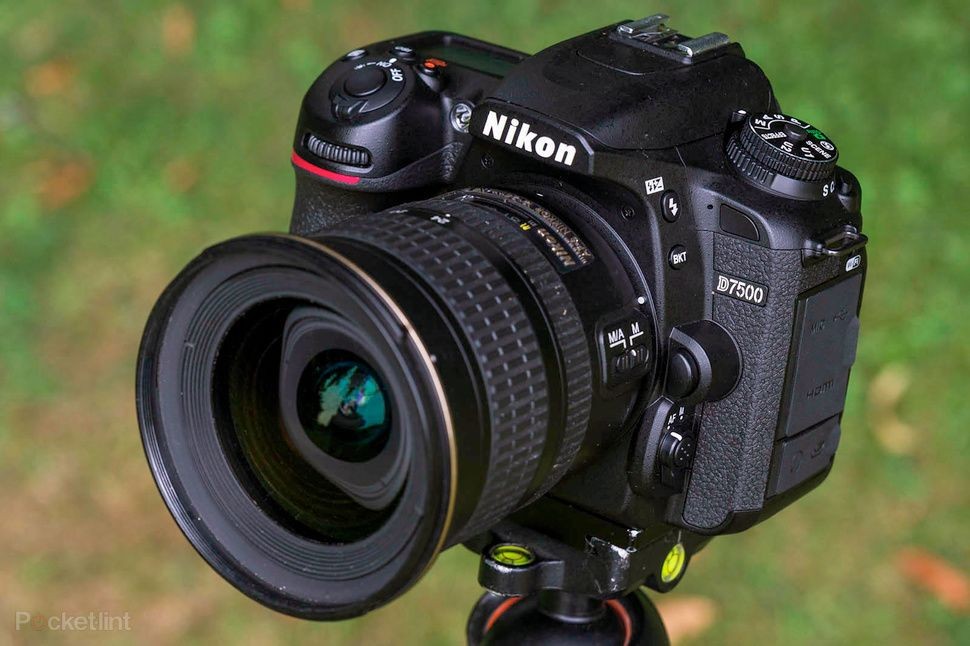 10 Kamera Nikon Terbaik 2019, dari DSLR, Mirrorless hingga Pocket!