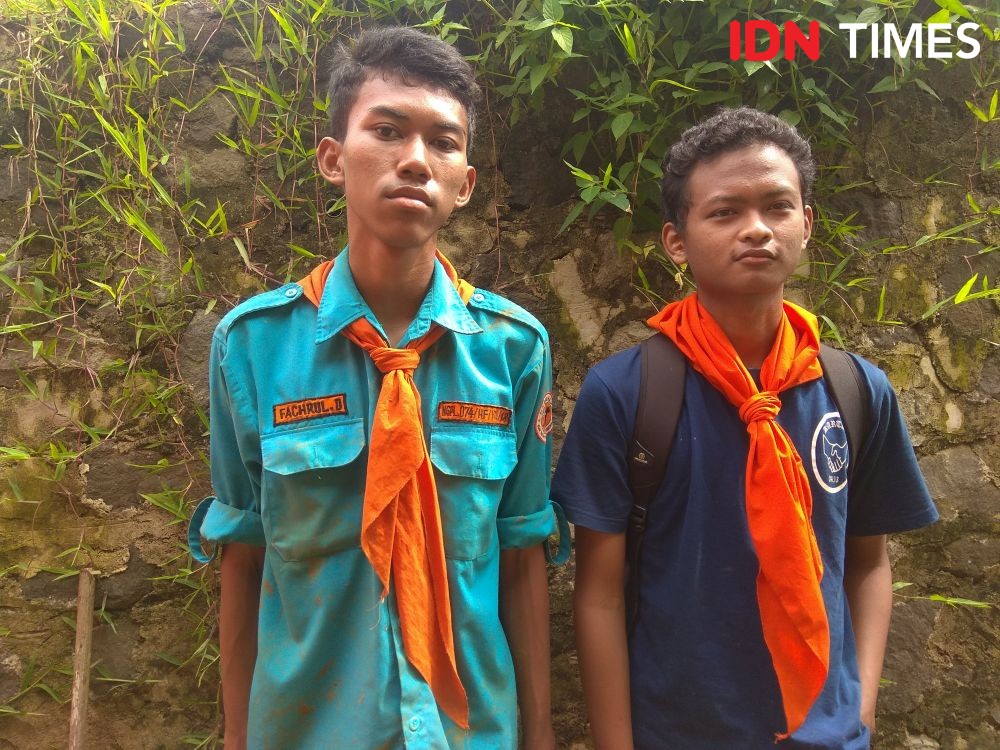 Salut! Dua Pelajar Asal Tangerang Jadi Relawan di Longsor Cileuksa