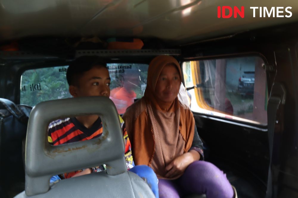 Komunitas Off-Road Bantu Warga Terjebak Longsor di Sukajaya Bogor
