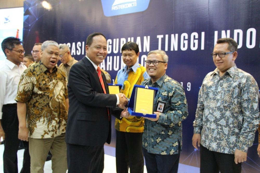 Tel-U Wins PTS Number 1 in Indonesia from Kemenristekdikti