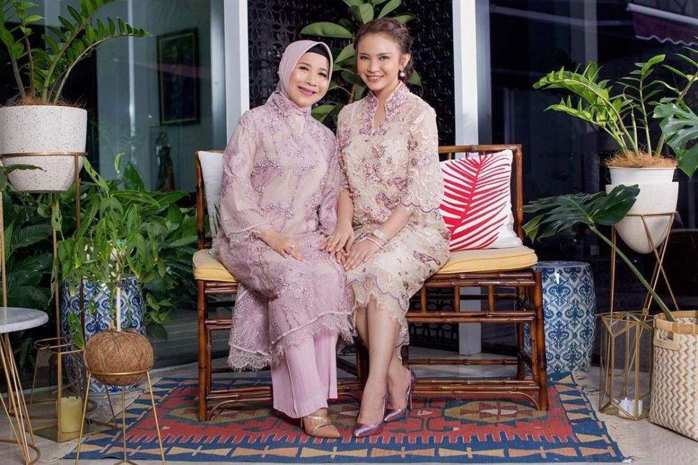 Glamor dan Tampak Elegan! Ini Gaya 10 Kebaya Modern ala Rossa