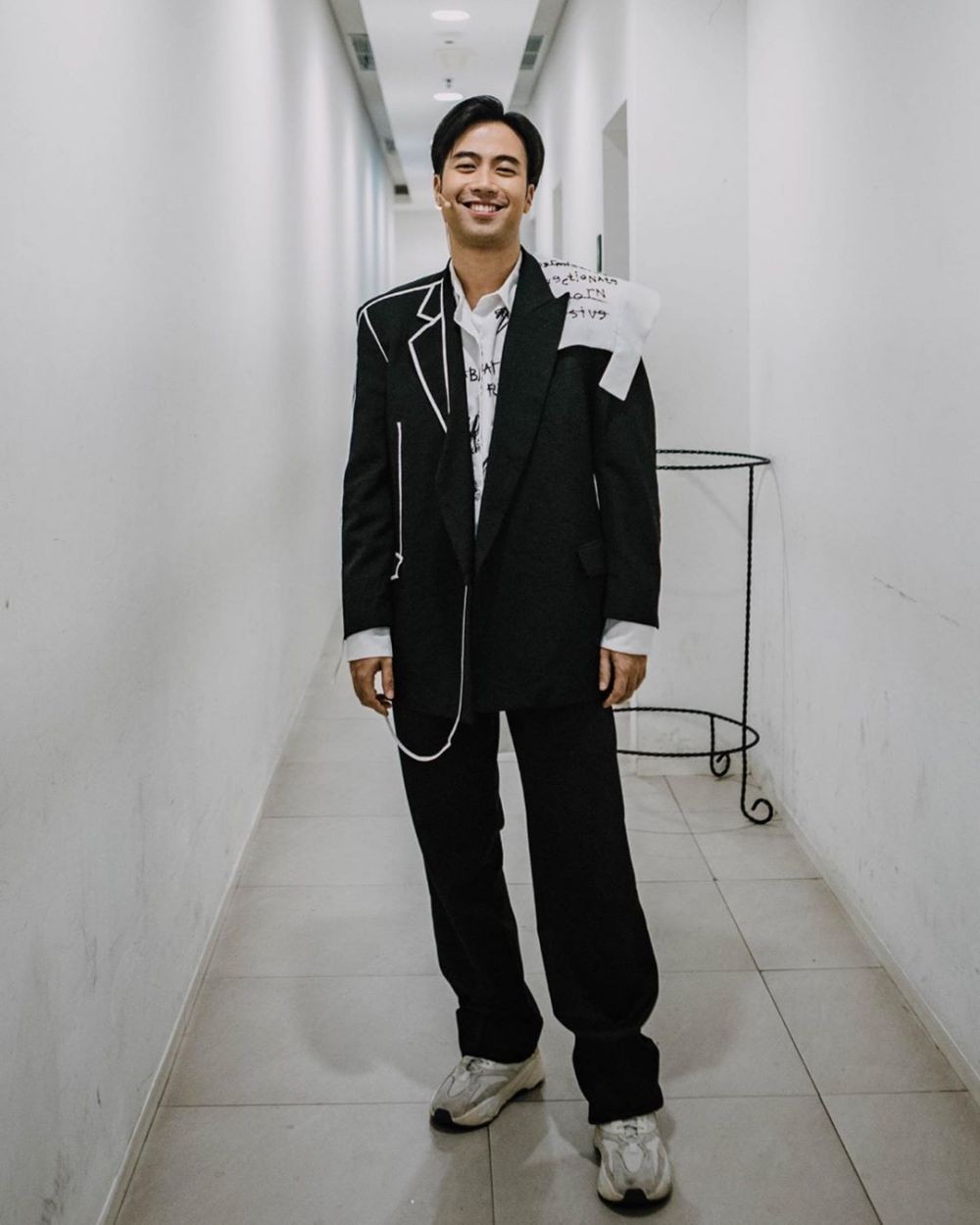 Mirip Oppa Korea! 10 KPop Style ala Vidi Aldiano yang Curi Perhatian