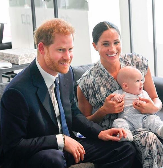 10 Potret Hangat Pangeran Harry Momong baby Archie, Kompaknya Juara!