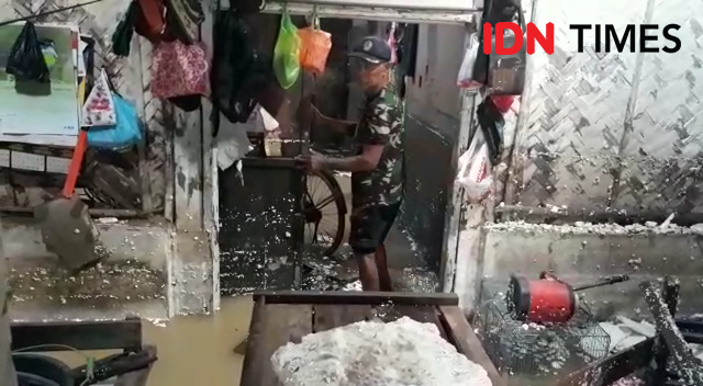 Sumur Terendam Lumpur, Warga Brebes Korban Banjir Butuh Air Bersih